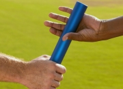 开云棋牌官网-当绿茵场与硬木地板共振，奥亚尔萨瓦尔在NBA总决赛的压哨时刻