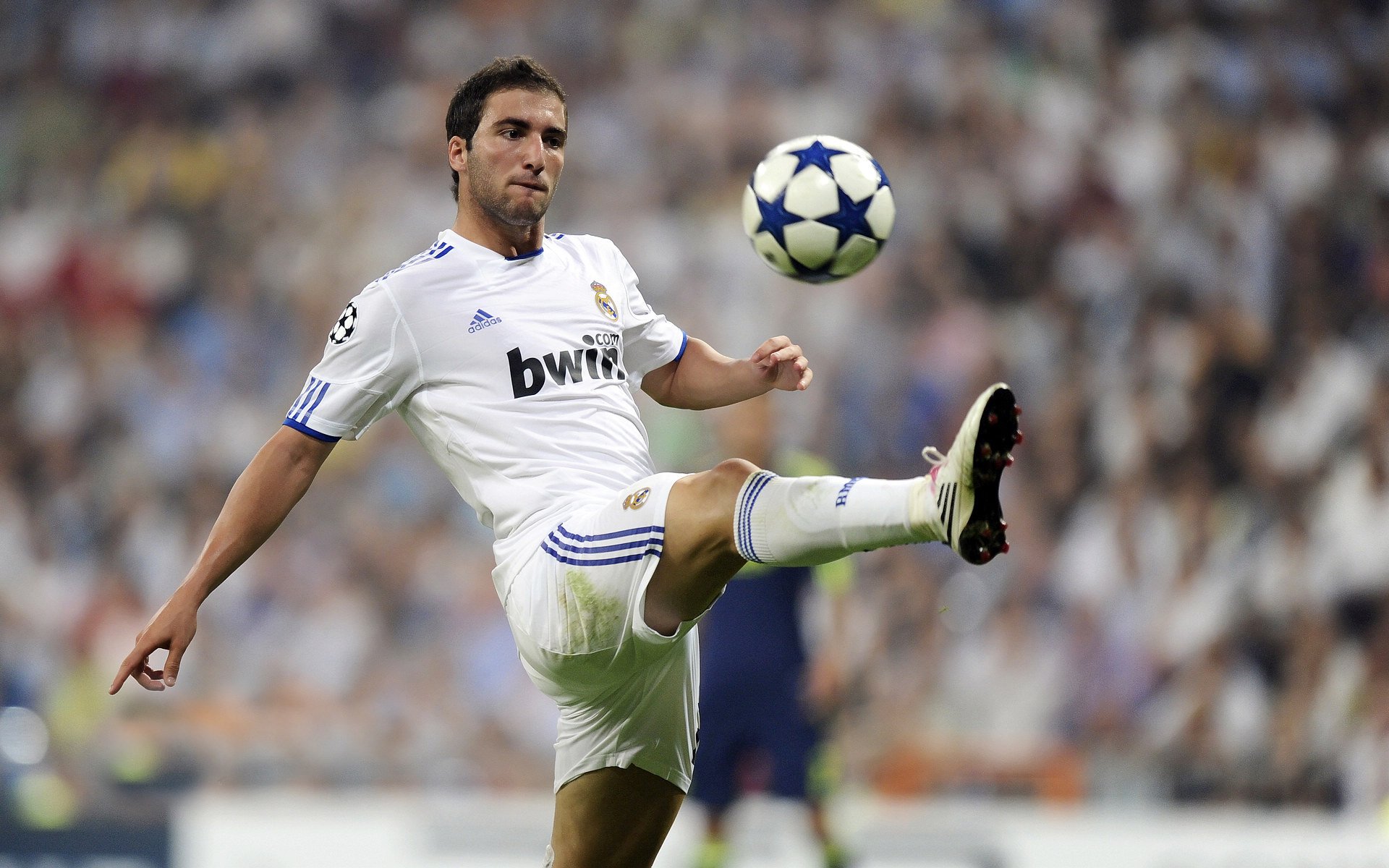 卡瓦哈尔的救赎之夜，当厄瓜多尔遇上那不勒斯，一个后卫的自我证明