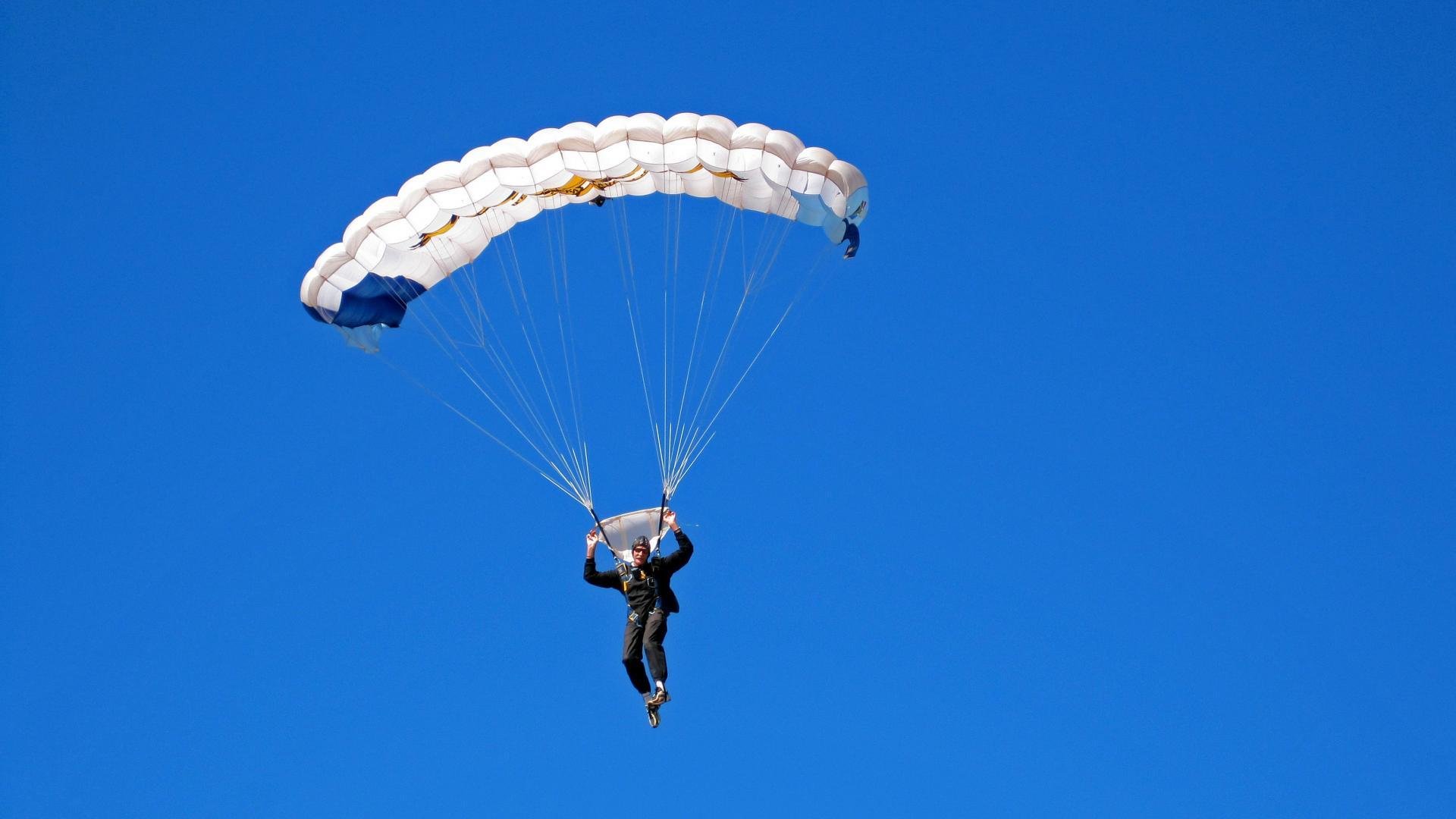 速度与激情，F1新赛季揭幕战与森林狼险胜广厦的双重奏